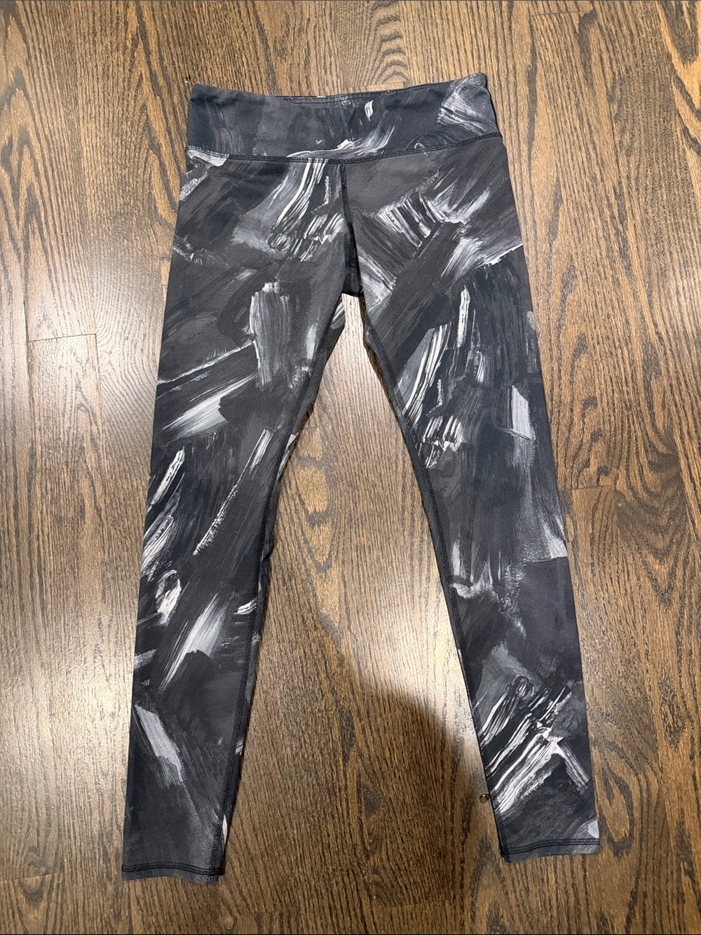 ALO Yoga Black & White Airbrush Leggings